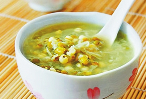绿豆汤可以加蜂蜜吗 蜂蜜和绿豆汤能一起喝吗