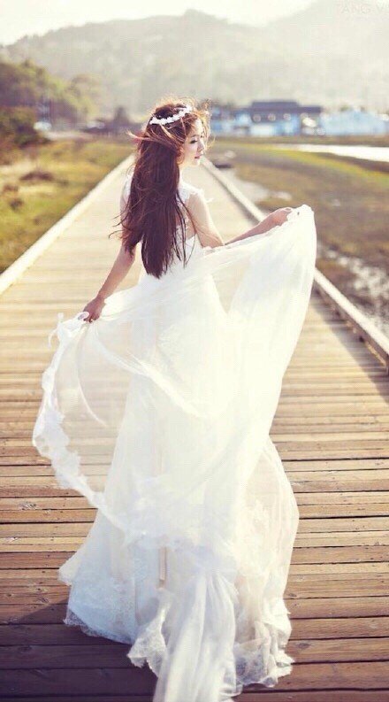 婚纱背影一个人图片唯美腾牛网精选 穿上婚纱