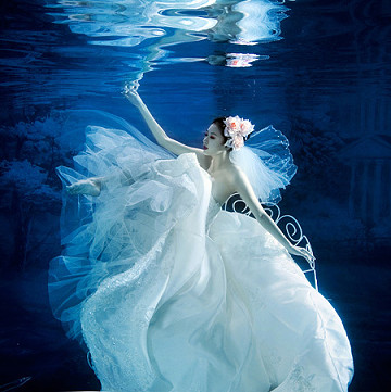 水下婚纱唯美女生皮肤背景图片大全 五百里柔情似水