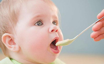 婴儿米粉一次吃多少 婴儿米粉用奶瓶喂吗